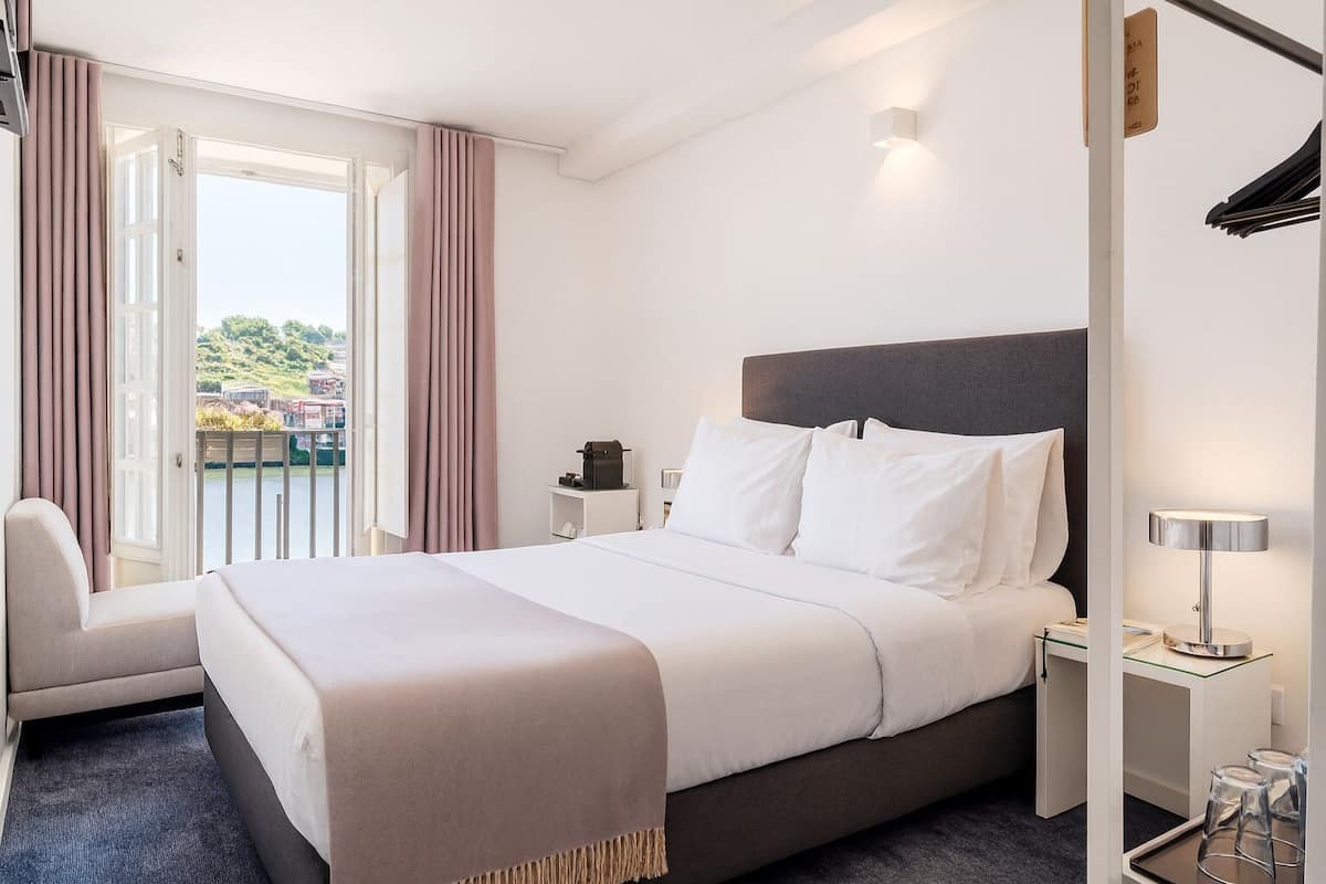 Superior Double Room, Balcony, River View | 1 bedroom, individually decorated, individually furnished