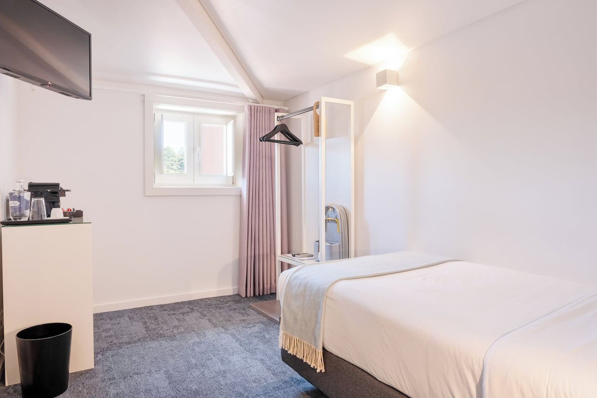 Superior Single Room, River View (2) | 1 bedroom, individually decorated, individually furnished