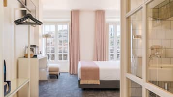 Classic Double Room, Balcony, River View | 1 bedroom, individually decorated, individually furnished