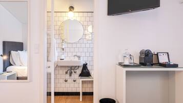 Superior Single Room, River View (2) | Individually decorated, individually furnished, blackout curtains