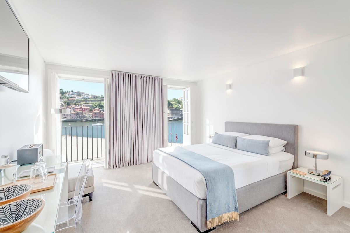 Deluxe Double Room, Balcony, River View | 1 bedroom, individually decorated, individually furnished
