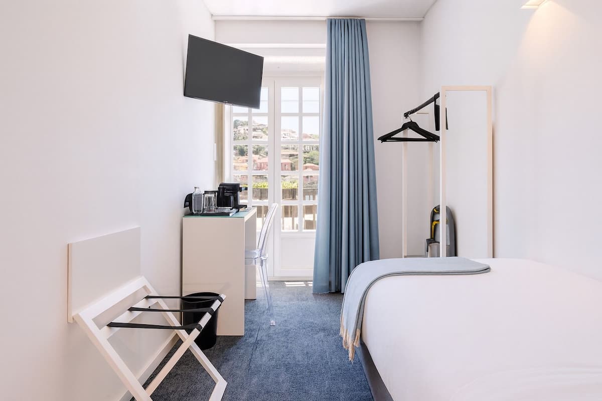 Classic Single Room, Balcony, River View | 1 bedroom, individually decorated, individually furnished
