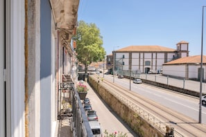 Premium tweepersoonskamer, balkon, uitzicht op rivier | Uitzicht vanuit de kamer