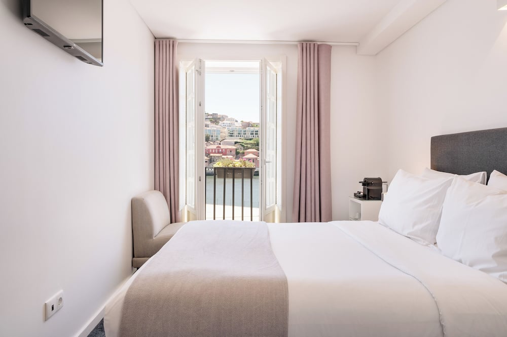 Miragaia Riverside Suites.