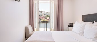 Miragaia Riverside Suites.