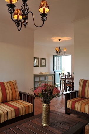 Bar. De Hoop Village Cottages