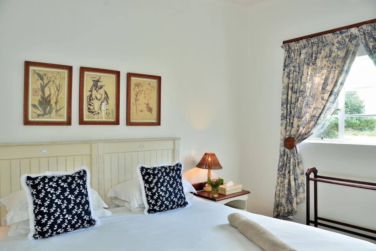 2 bedrooms, desk, free WiFi, bed sheets