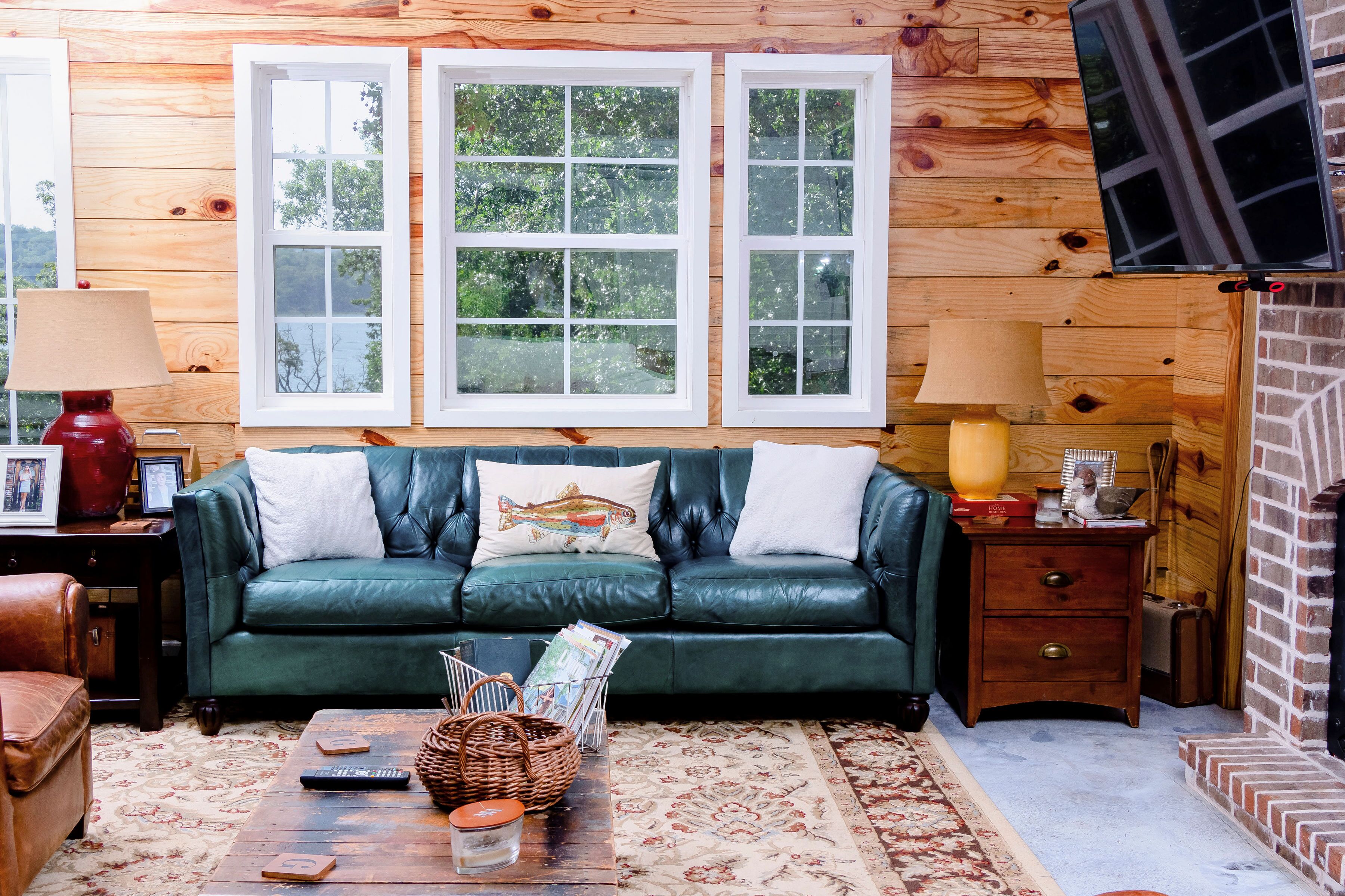 Smart TV, fireplace, stereo