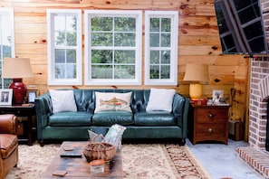 Smart TV, fireplace, stereo