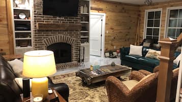 Smart TV, fireplace, stereo