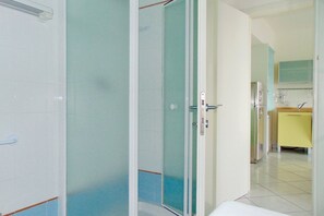 Doccia, bidet, asciugamani