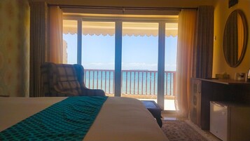 Ropa de cama de alta calidad, minibar, escritorio y cortinas blackout 