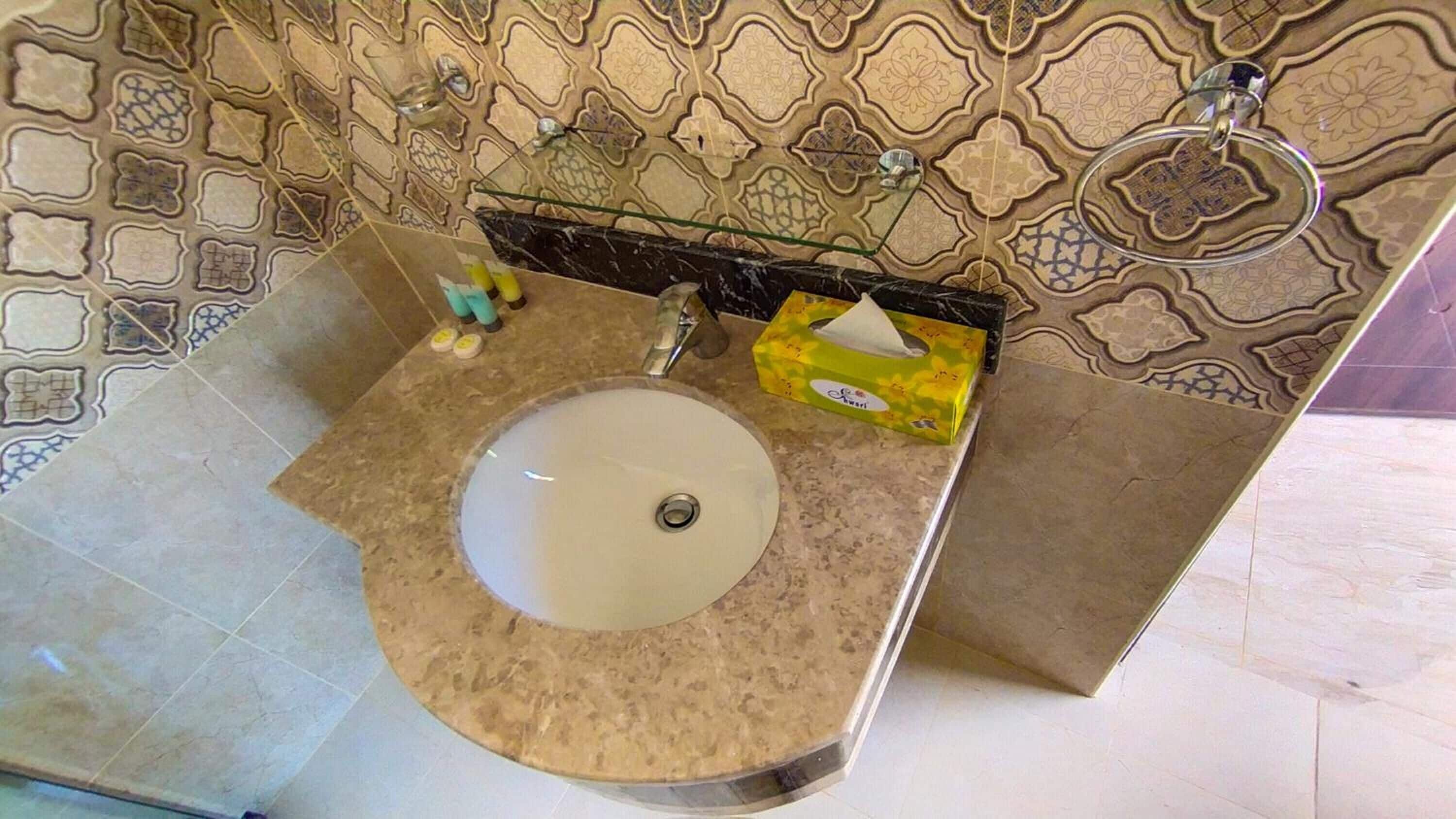 shower, rainfall showerhead, free toiletries, hair dryer