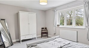 5 habitaciones, escritorio, tabla de planchar con plancha y wifi gratis 
