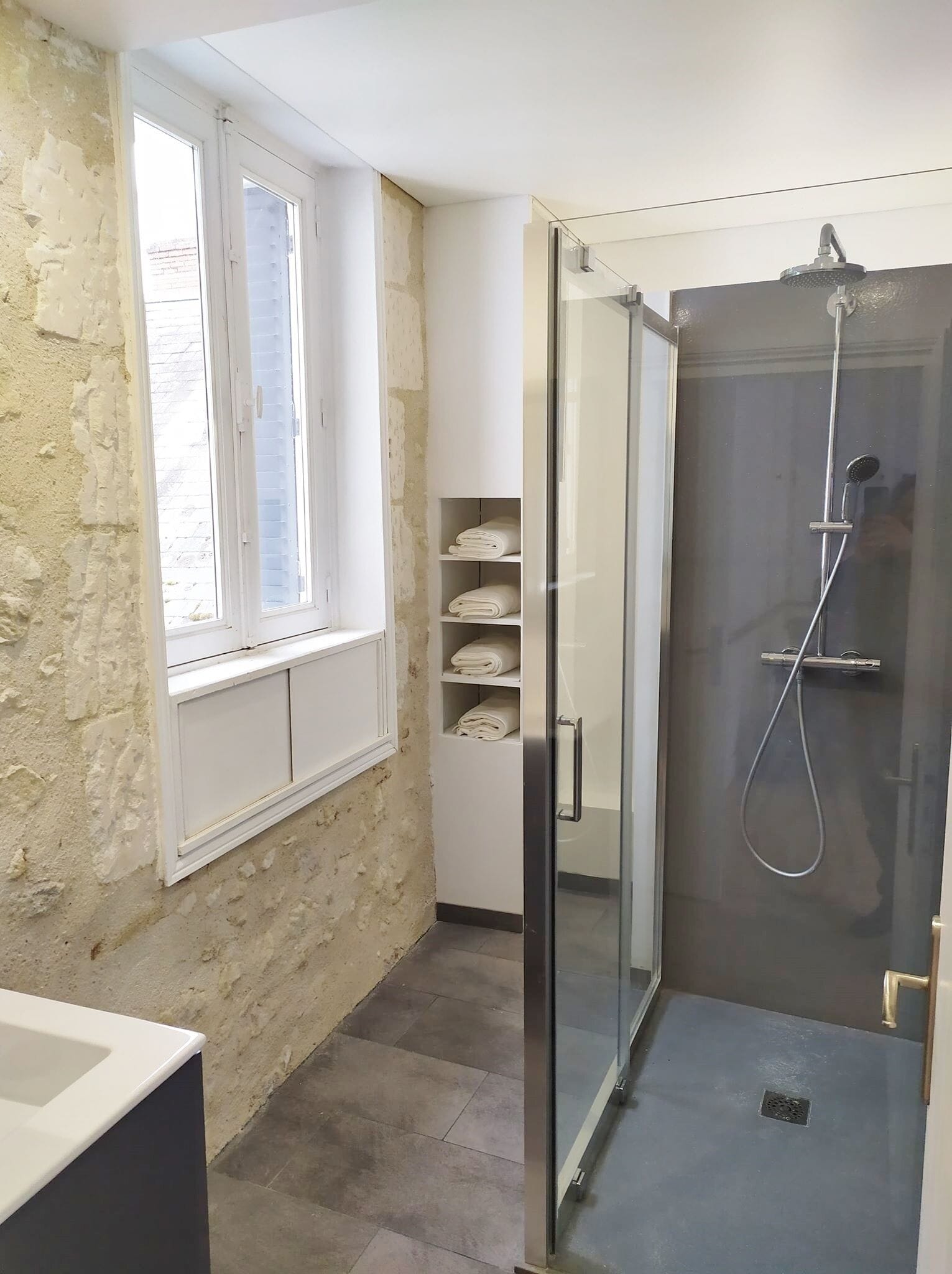 Family Room | Bathroom | Hair dryer, towels