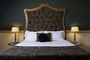 5 Schlafzimmer, Schreibtisch, Bügeleisen/Bügelbrett, WLAN