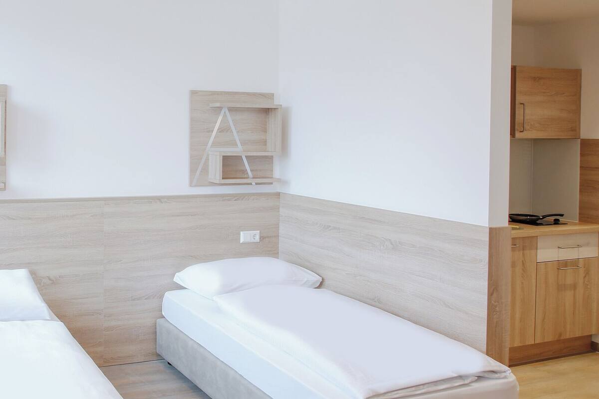 Twin Room | Desk, laptop workspace, free WiFi, bed sheets