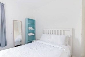 2 bedrooms, laptop workspace, iron/ironing board, bed sheets