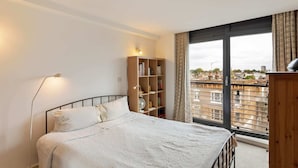 Apartment (2 Bedrooms) | 2 bedrooms, laptop workspace, iron/ironing board, free WiFi - Amazing 2 Bed Apt with Balcony Nr Stoke Newington (London)