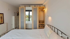 Apartment (2 Bedrooms) | 2 bedrooms, laptop workspace, iron/ironing board, free WiFi - Amazing 2 Bed Apt with Balcony Nr Stoke Newington (London)