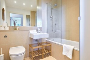 Lägenhet (1 Bedroom) | Badrum | Gratis toalettartiklar, hårtork, handdukar och tvål