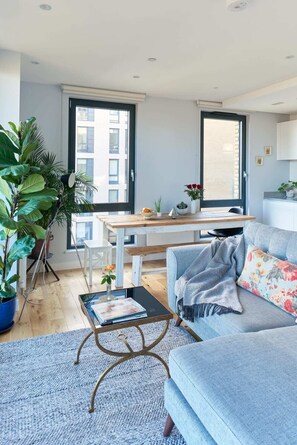 Apartment (1 Bedroom) | Living room