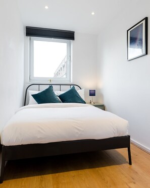 Apartment (4 Bedrooms) | 4 bedrooms, laptop workspace, iron/ironing board, bed sheets - 4 Bed House Central London Sleeps 8 (London)