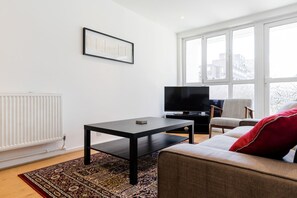 Apartment (4 Bedrooms) | Living area | 20-inch TV with digital channels - 4 Bed House Central London Sleeps 8 (London)