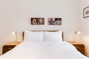 2 Schlafzimmer, Schreibtisch, Bügeleisen/Bügelbrett, Bettwäsche