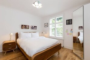 2 Schlafzimmer, Schreibtisch, Bügeleisen/Bügelbrett, Bettwäsche