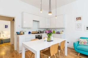 Interior - Contemporary 2 bed 2 Bath Maida Vale Home (London)