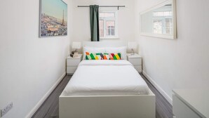 Apartment (2 Bedrooms) | 2 Schlafzimmer, laptopgeeigneter Arbeitsplatz, Bügeleisen/Bügelbrett