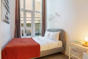 Appartement (2 Bedrooms) | 2 slaapkamers, een strijkplank/strijkijzer, babybedden, beddengoed