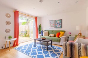 Nhà (3 Bedrooms) | Khu phòng khách | TV 20-inch có truyền hình kỹ thuật số