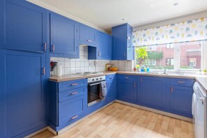 House (3 Bedrooms) | Private kitchen