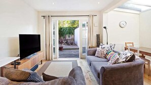 Unclassified image, 3 of 24, button - Cosy 2bed Skylight Apt W/patio in Clapham Junction (London)