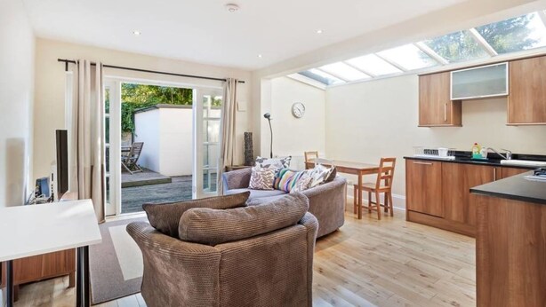 Unclassified image, 1 of 24, button - Cosy 2bed Skylight Apt W/patio in Clapham Junction (London)