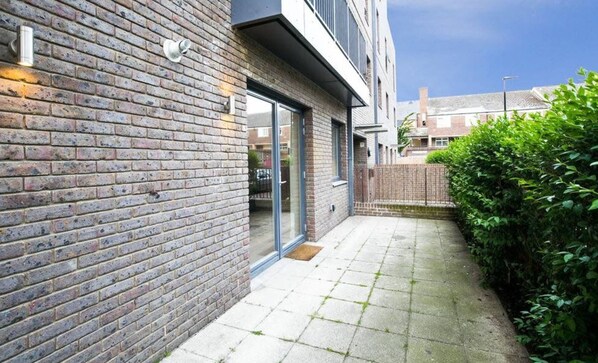 Apartment (2 Bedrooms) | Balcony