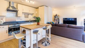 Apartment (2 Bedrooms) | Private kitchen - Contemporary and Bright 2 Bed Flat in East London (London)