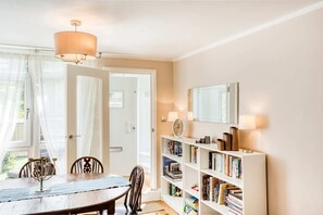 House (4 Bedrooms) | Private kitchen | Fridge, microwave, oven, stovetop