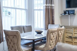 Apartment (2 Bedrooms) | Interior - Bright and Modern 2 Bedroom Apartment in Earl's Court (London)