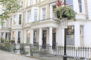 Apartment (2 Bedrooms) | Exterior - Bright and Modern 2 Bedroom Apartment in Earl's Court (London)