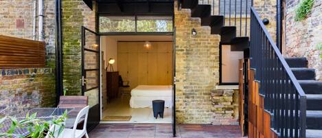 Apartment (1 Bedroom) | Balcony