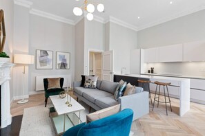 Apartment (3 Bedrooms) | Living room | 20-inch TV with digital channels