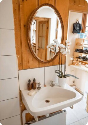 Apartment (2 Bedrooms) | Bathroom