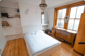 Apartment (2 Bedrooms) | 2 bedrooms, bed sheets - Characterful 2 Bedroom With Large Terrace (London)