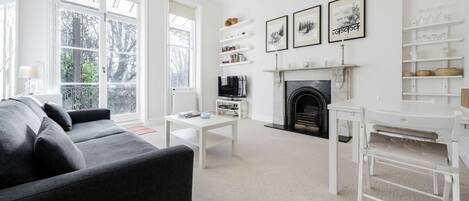 Apartment (2 Bedrooms) | Living room | 20-inch TV with digital channels