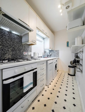 Apartment (2 Bedrooms) | Private kitchen - Elegant Earl's Court 2 bed 2 Bath Near Tube (London)