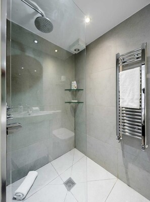 Apartment (2 Bedrooms) | Bathroom - Elegant Earl's Court 2 bed 2 Bath Near Tube (London)