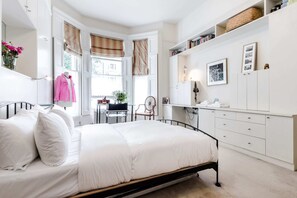 1 bedroom, laptop workspace, iron/ironing board, free WiFi - Chic 1 Bedroom Apartment in Shepherd's Bush (London)